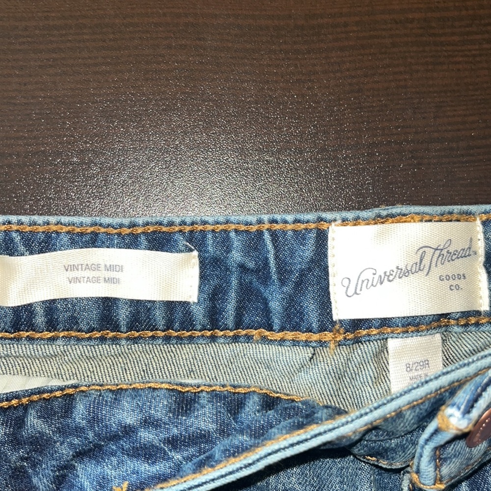 Universal Thread, vintage midi denim shorts with raw edge. Size 8, gently worn - Picture 3 of 3